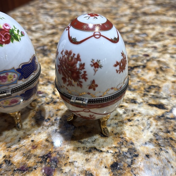 Porcelain Gold footed Eggs. initials R.B with 1078. Not sure age or origination - Picture 7 of 13
